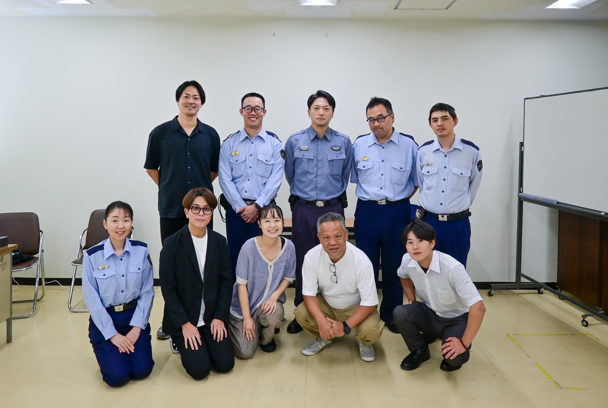 講師と職員の集合写真