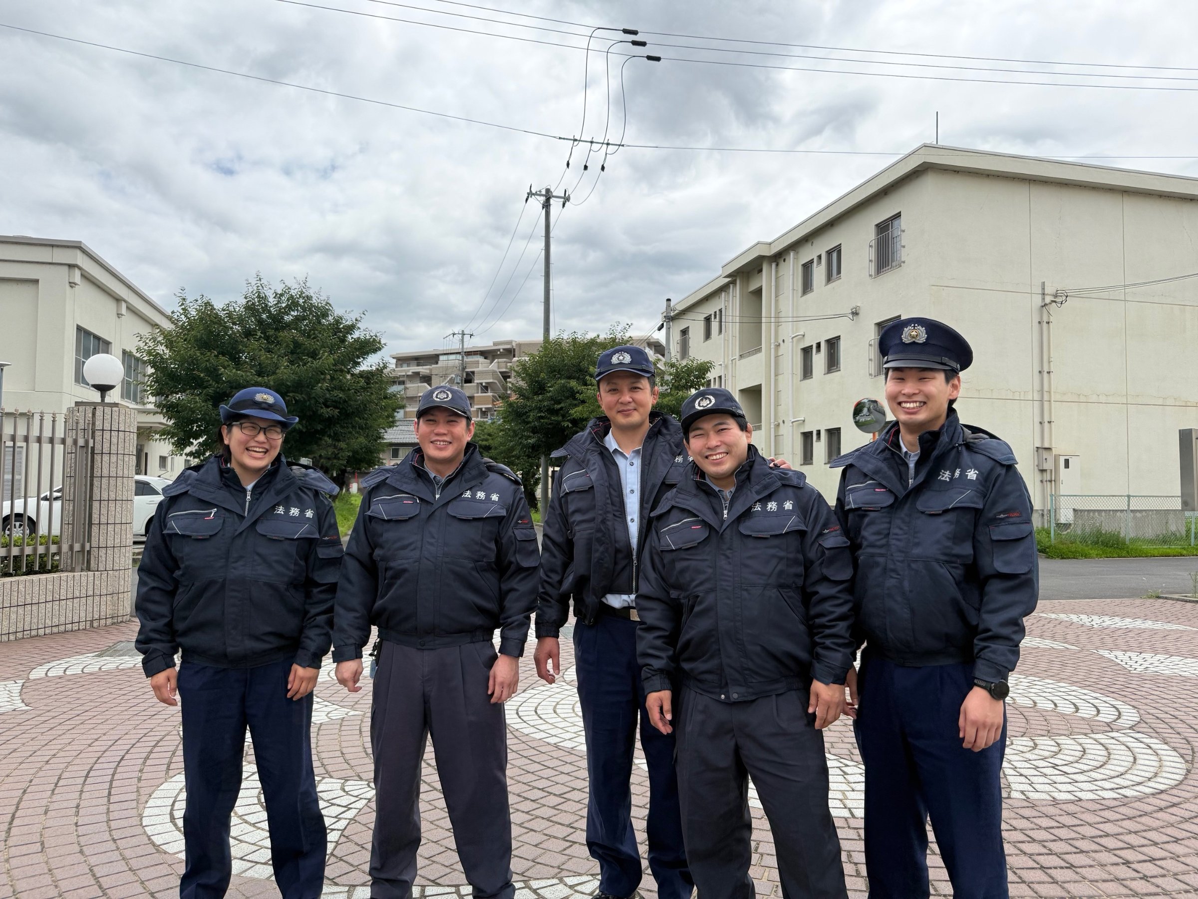 見守り活動に参加する刑務官