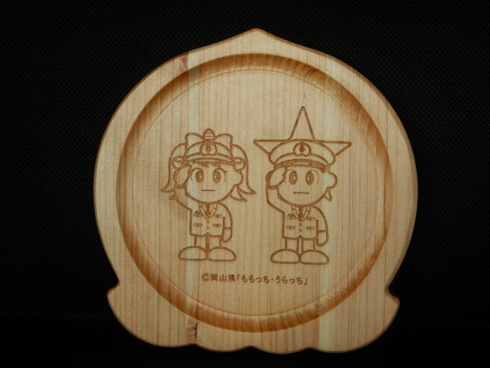 「ももっち」「うらっち」をあしらった木製製品