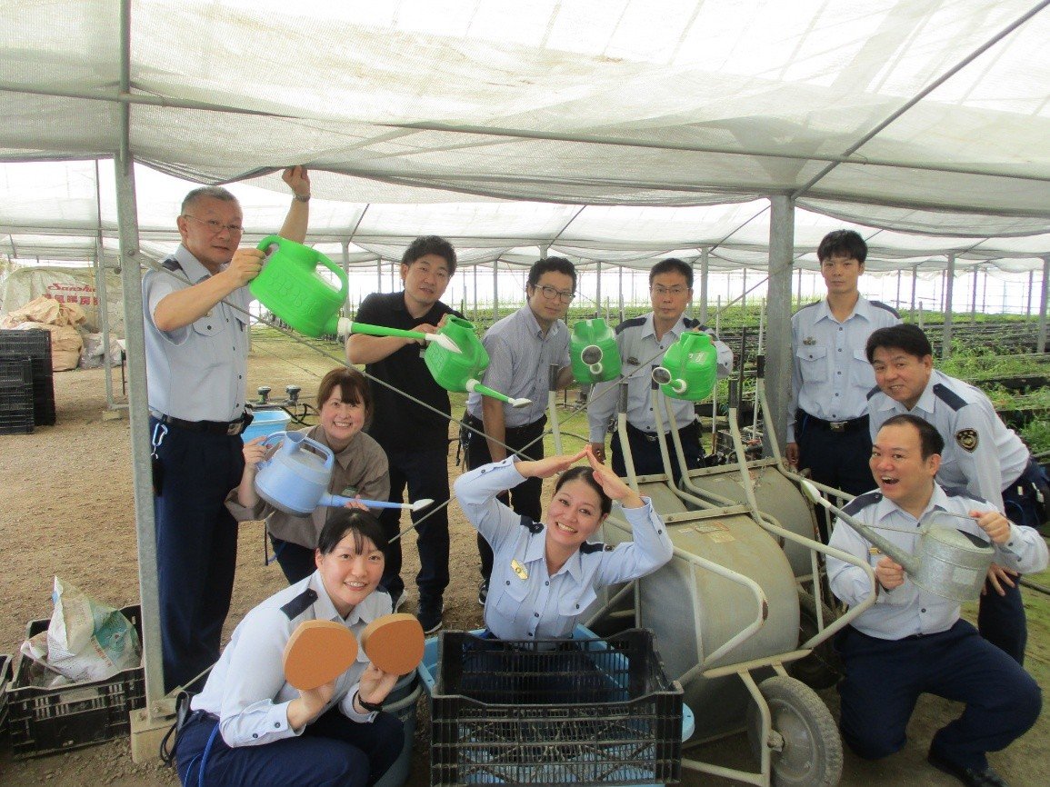 農業総合科の職員（ビニールハウスにて）