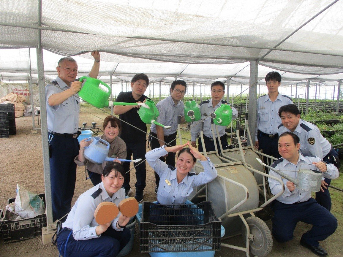 農業総合科の職員（ビニールハウスにて）