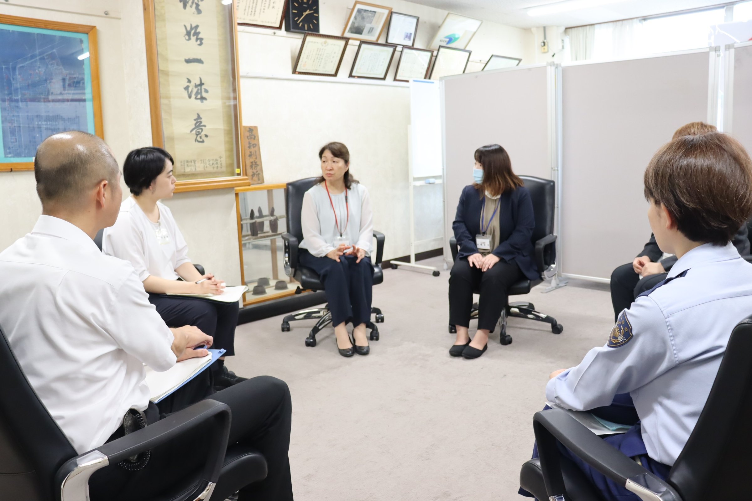 児童福祉施設と刑務所の職員の対話