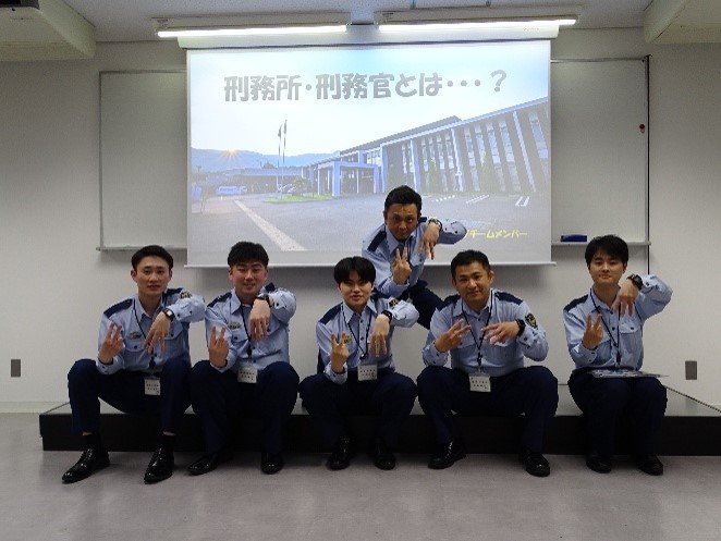 採用説明会に参加した刑務官
